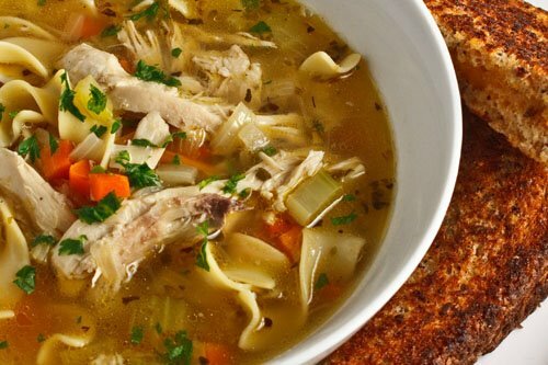 Приготовление супа с лапшой и курицей